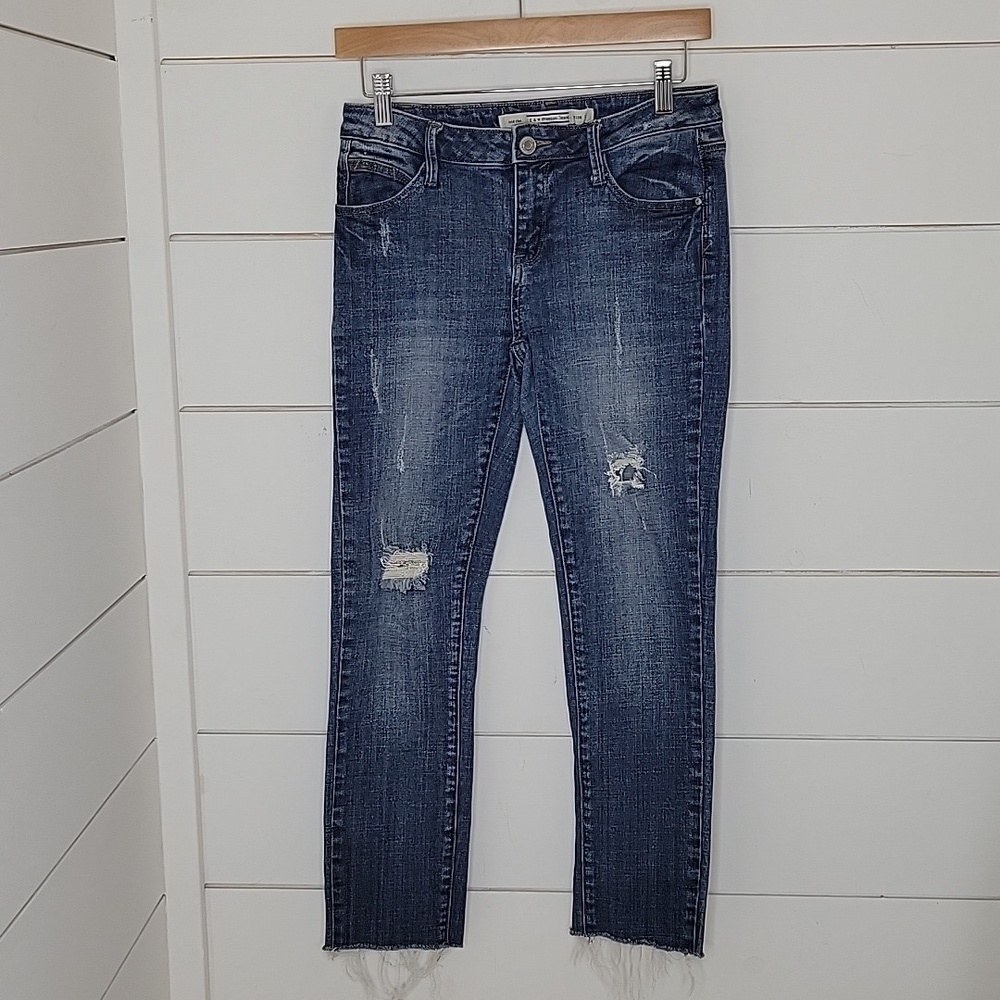 I & M Premium Jeans size 7 mid rise medium blue wash distressed denim jeans